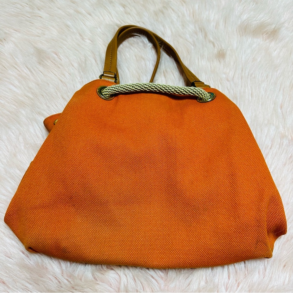 Michael Kors handbag with tassel detail. - Picture 3 of 16
